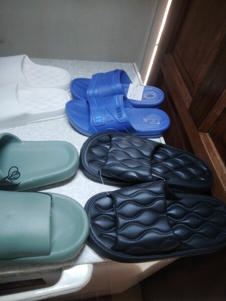 Unisex slippers