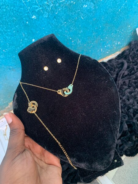 Collier et Boucles d'Oreilles Dorés