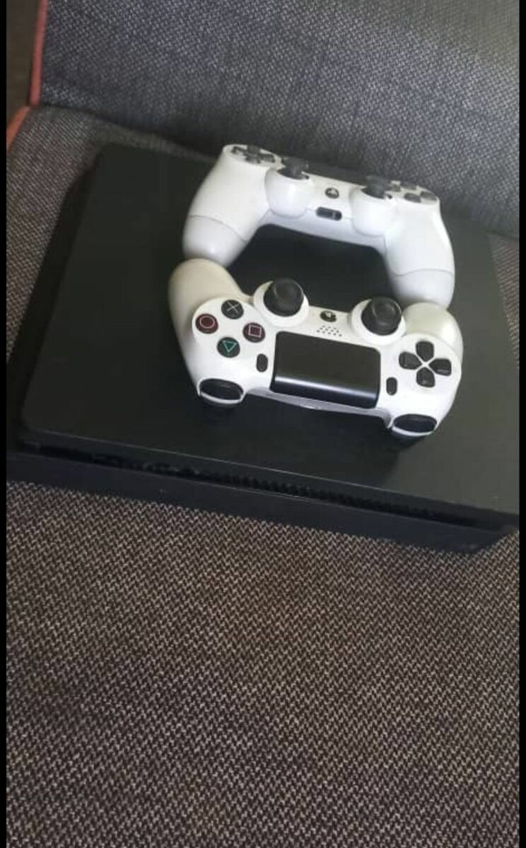 Console ps4 sl avec manettes