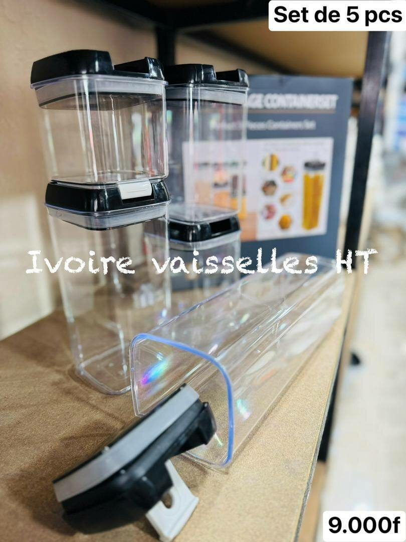 Bocal en plastic avec fermeture a pression