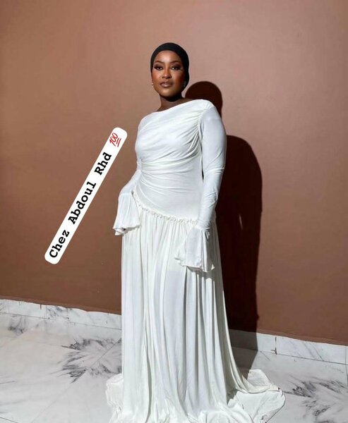 Robe longue blanche élégante