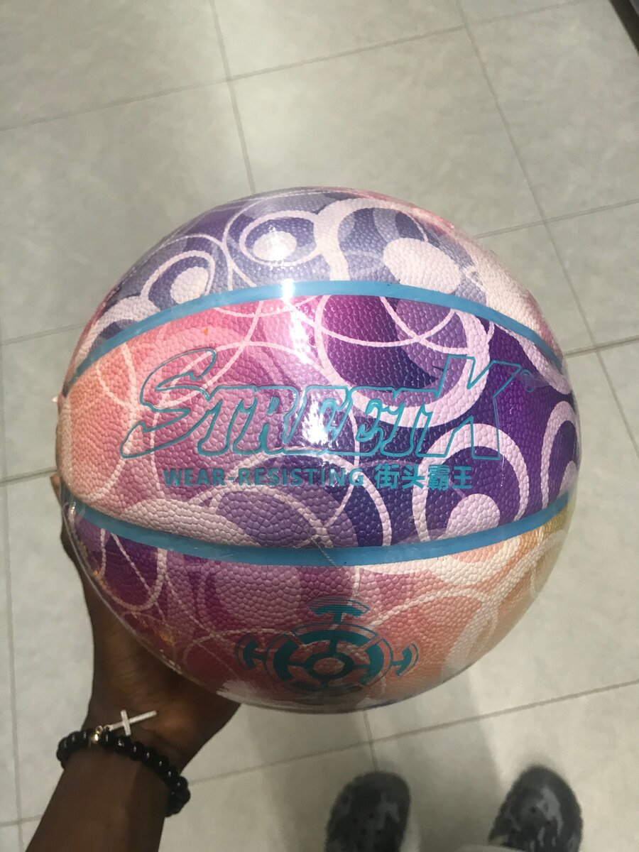 Ballon de basket coloré