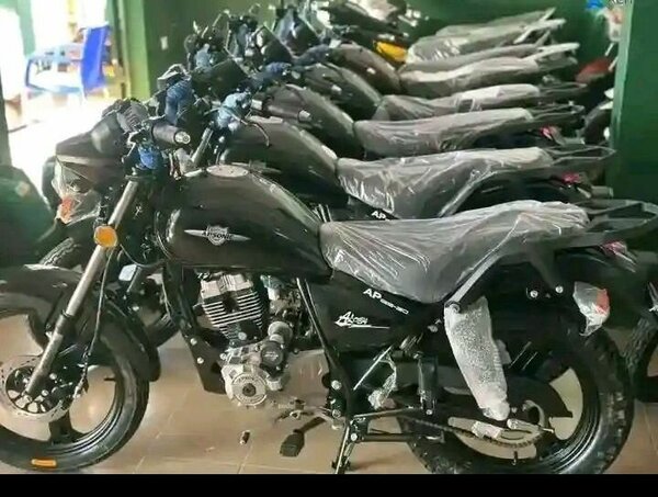 Moto noire neuve AP-125