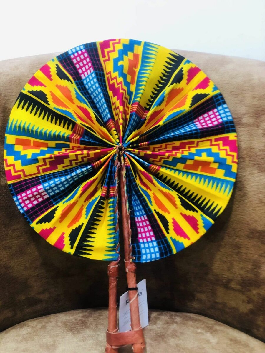 Éventail africain coloré