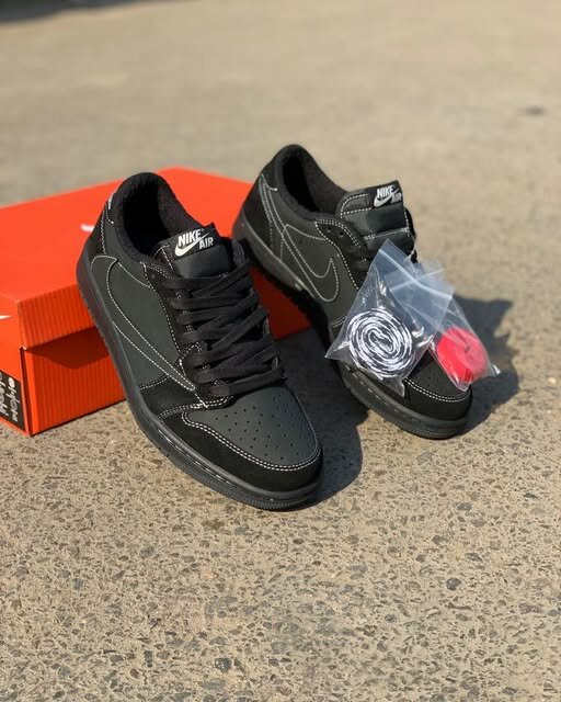 Air Jordan 1- Phantom Black