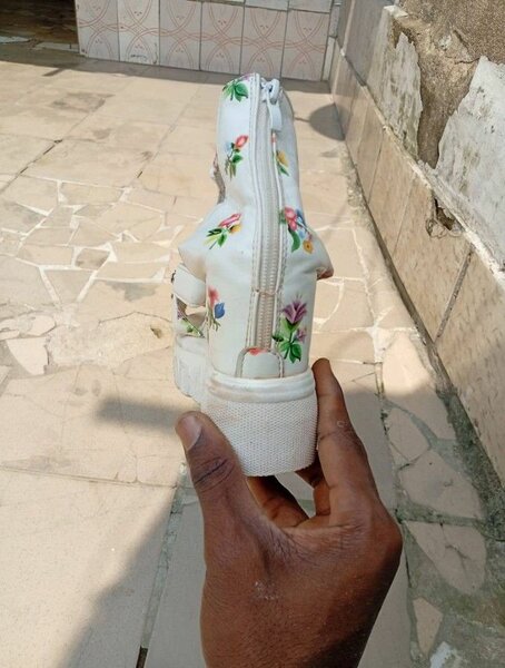 Sandales à plateformes florales