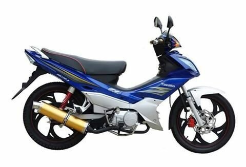 Moto Yamaha bleu et blanc