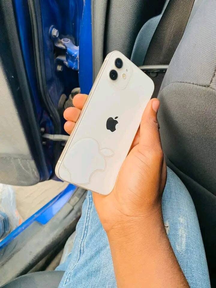 iPhone 12 simple Moderne 64Go