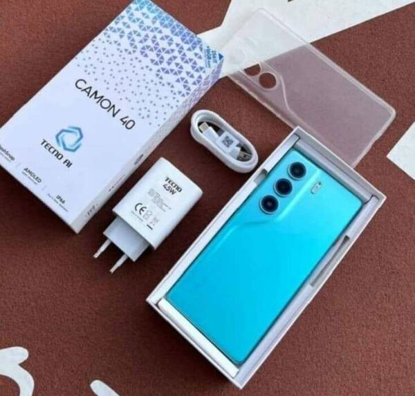 Tecno Camon 40 Smartphone Déballé