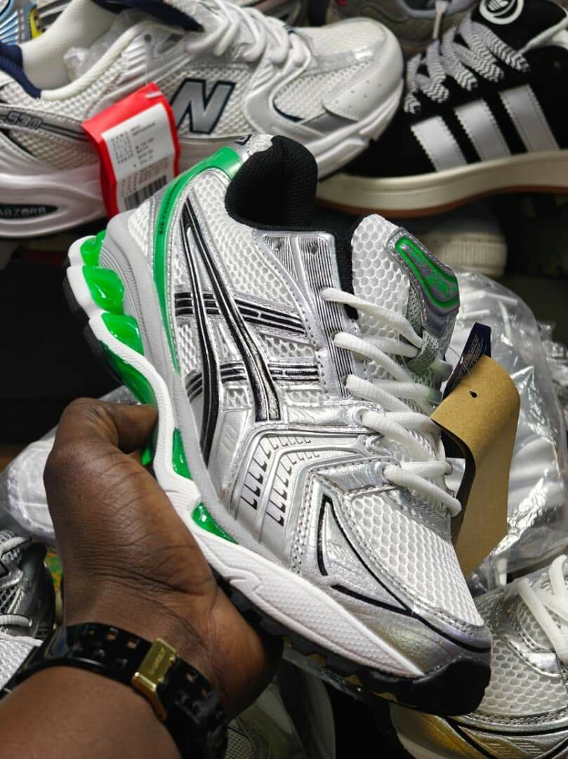 Baskets de course argentées