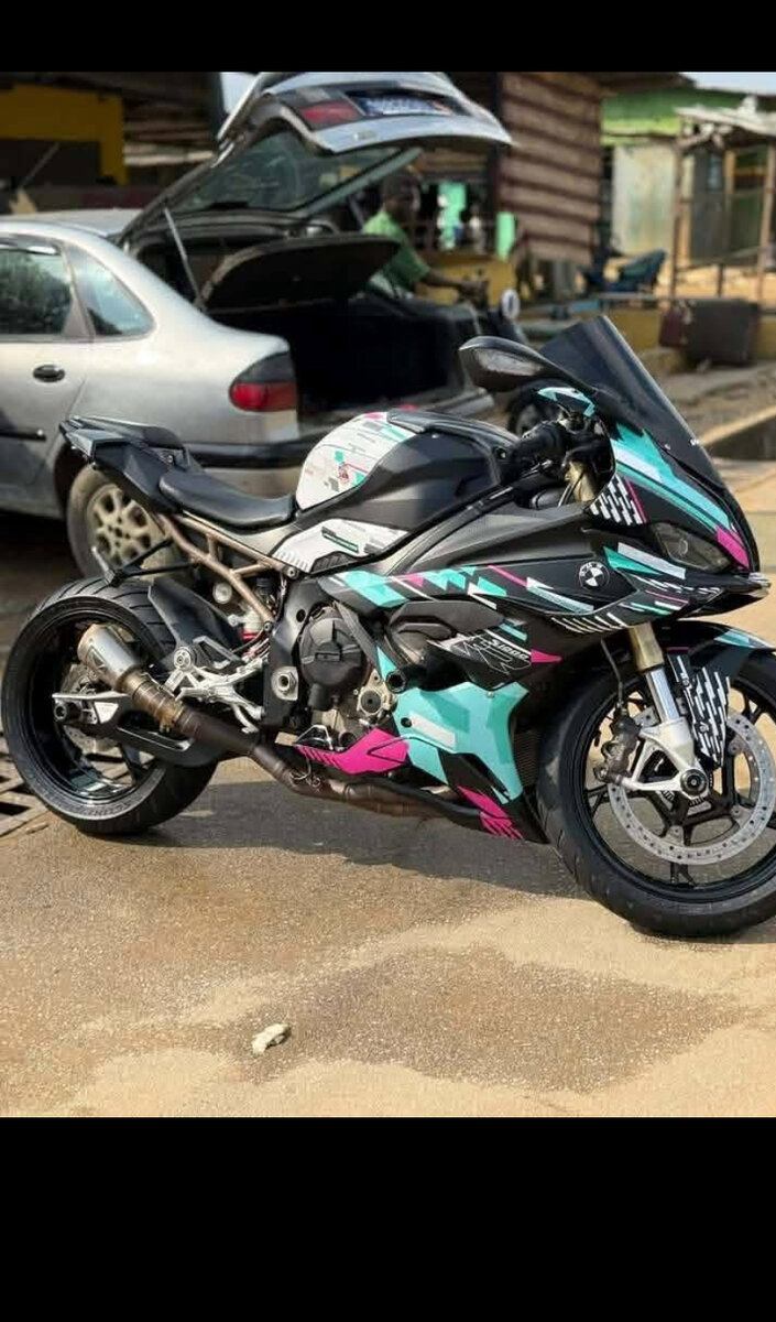 Moto sportive haute performance