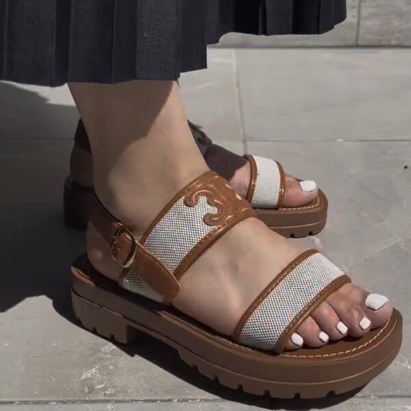 Sandales plates élégantes