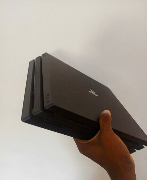 Console PS4 Pro avec manette