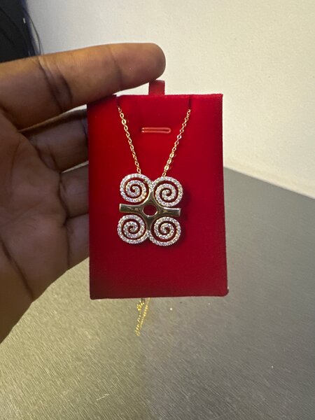 Pendentif élégant doré