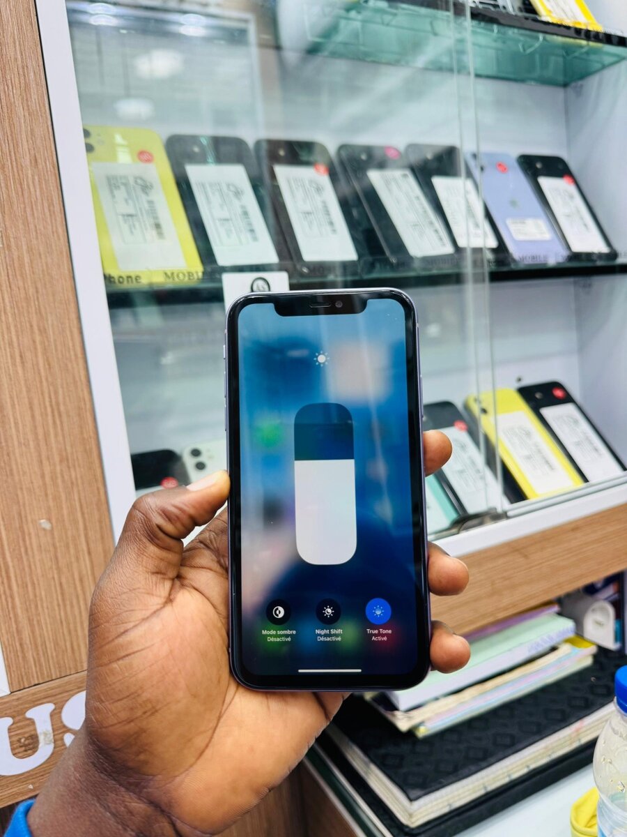 iPhone 11 simple 64Go message