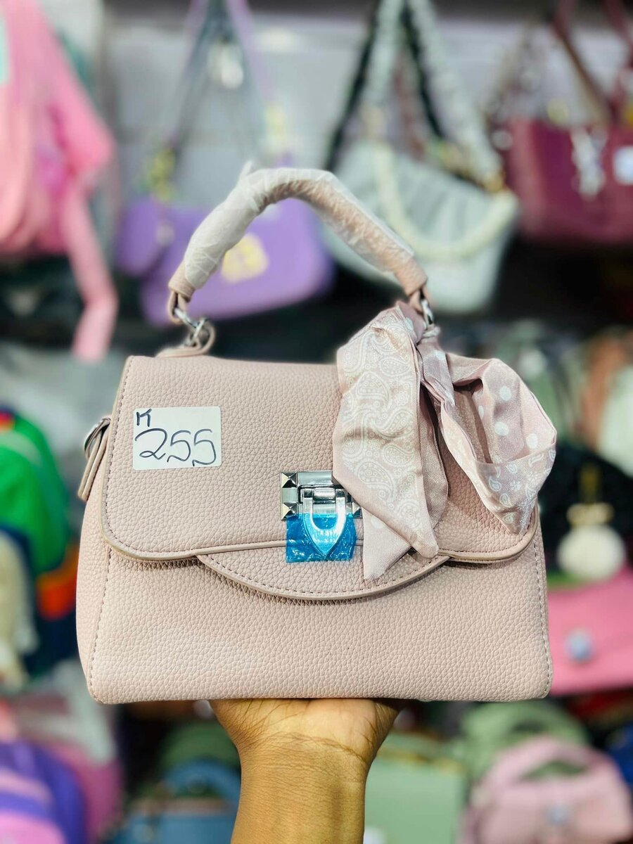 Ladies fancy hand bags pink