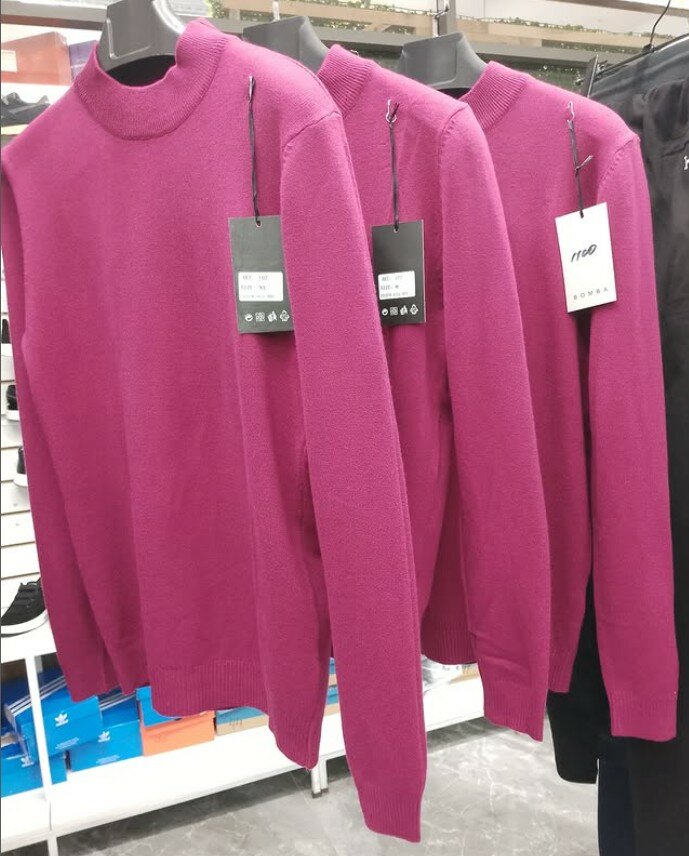 Свитер однотонный, малинового цвета