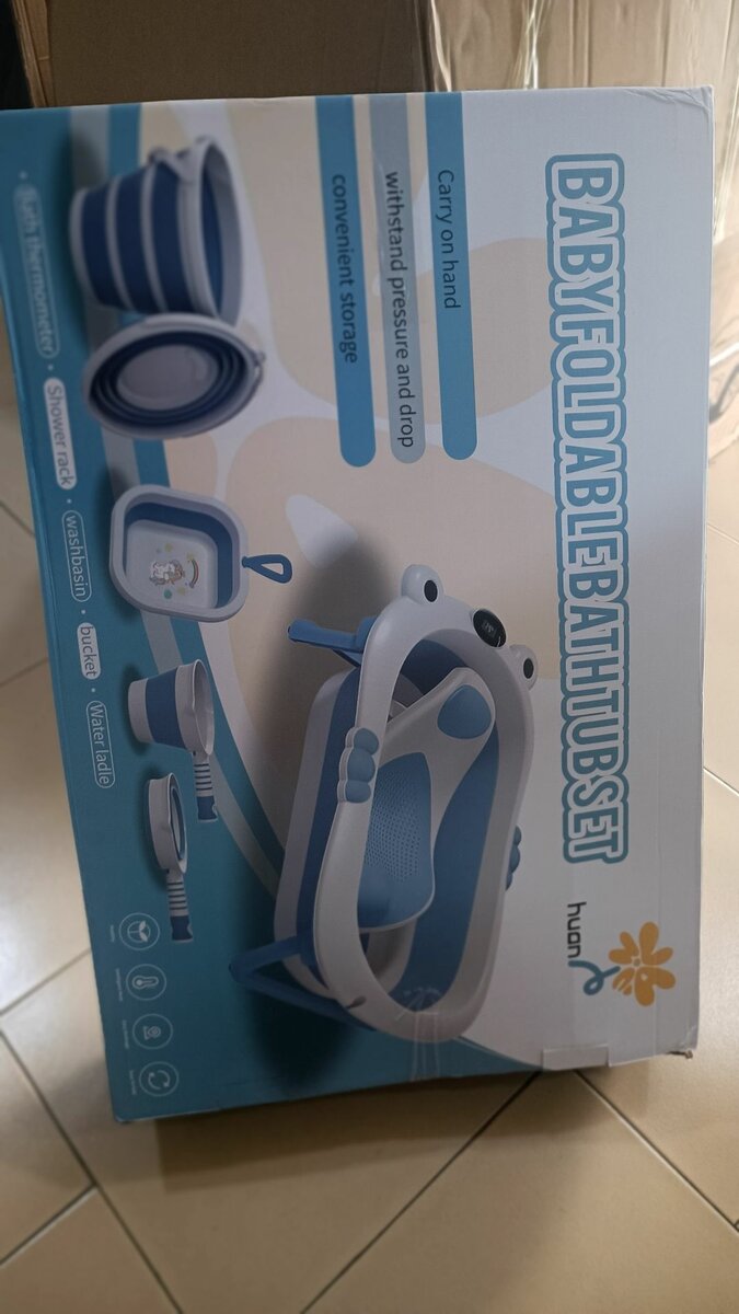 Foldable baby bath set with accessories