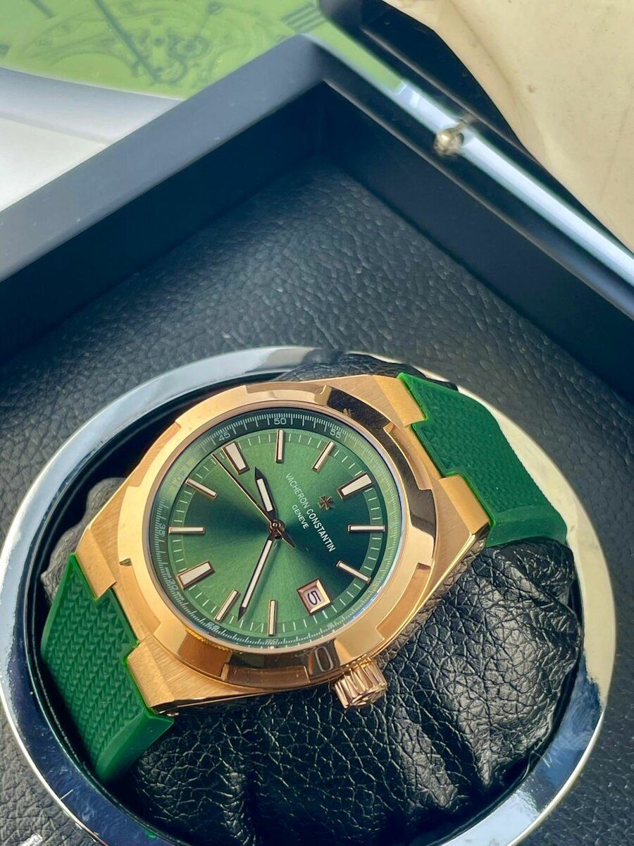 Montre luxe en or bracelet coloré