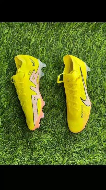 Chaussures de Football Jaunes