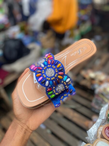 Sandales élégantes perlées femme