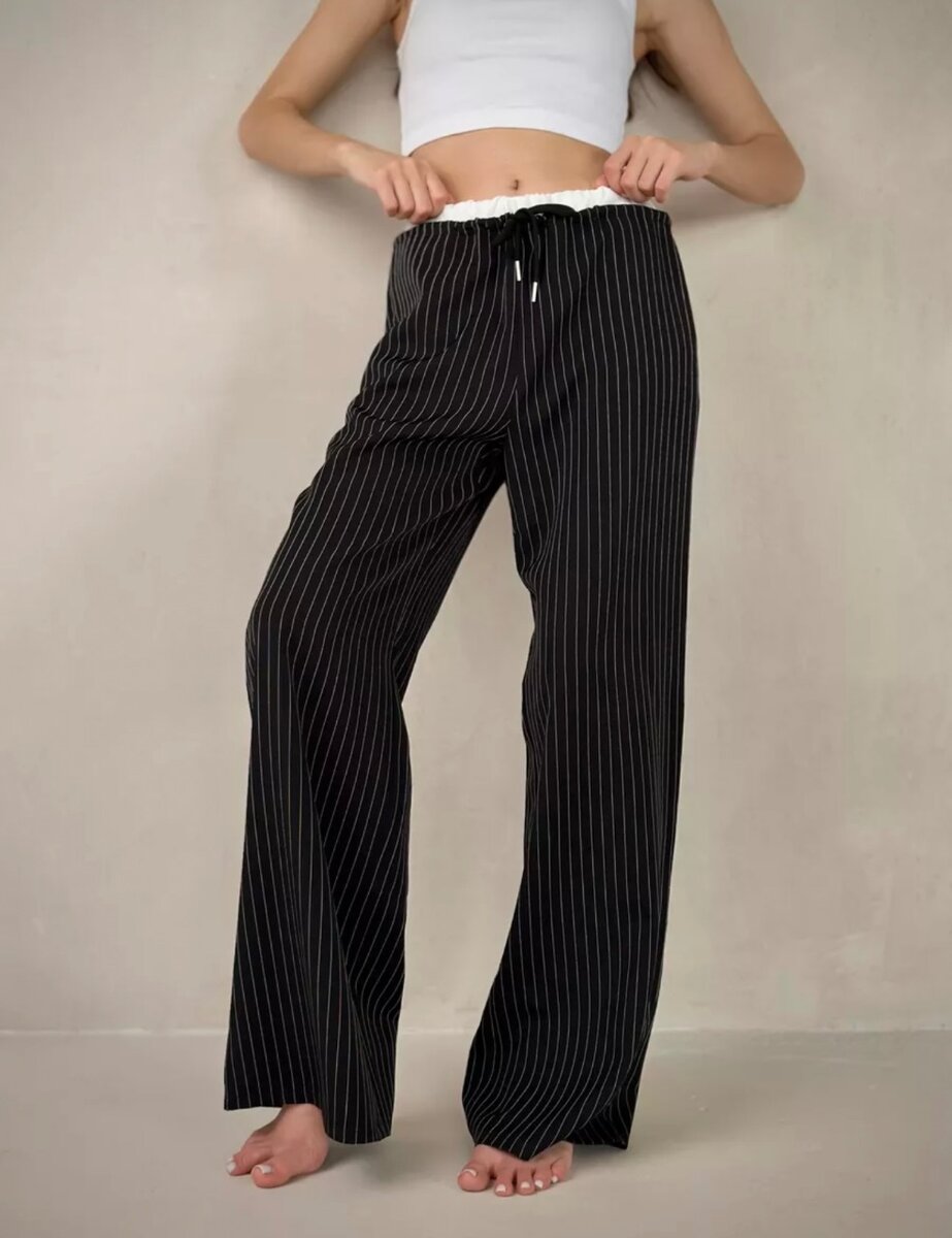 Брюки палаццо с двойным белым поясом