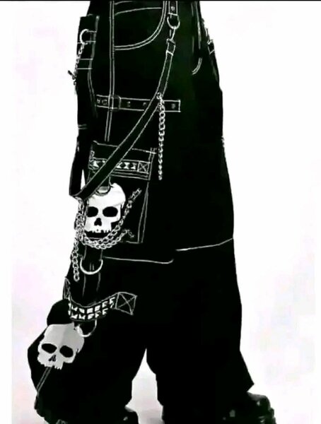 Pantalon gothique motifs crâne