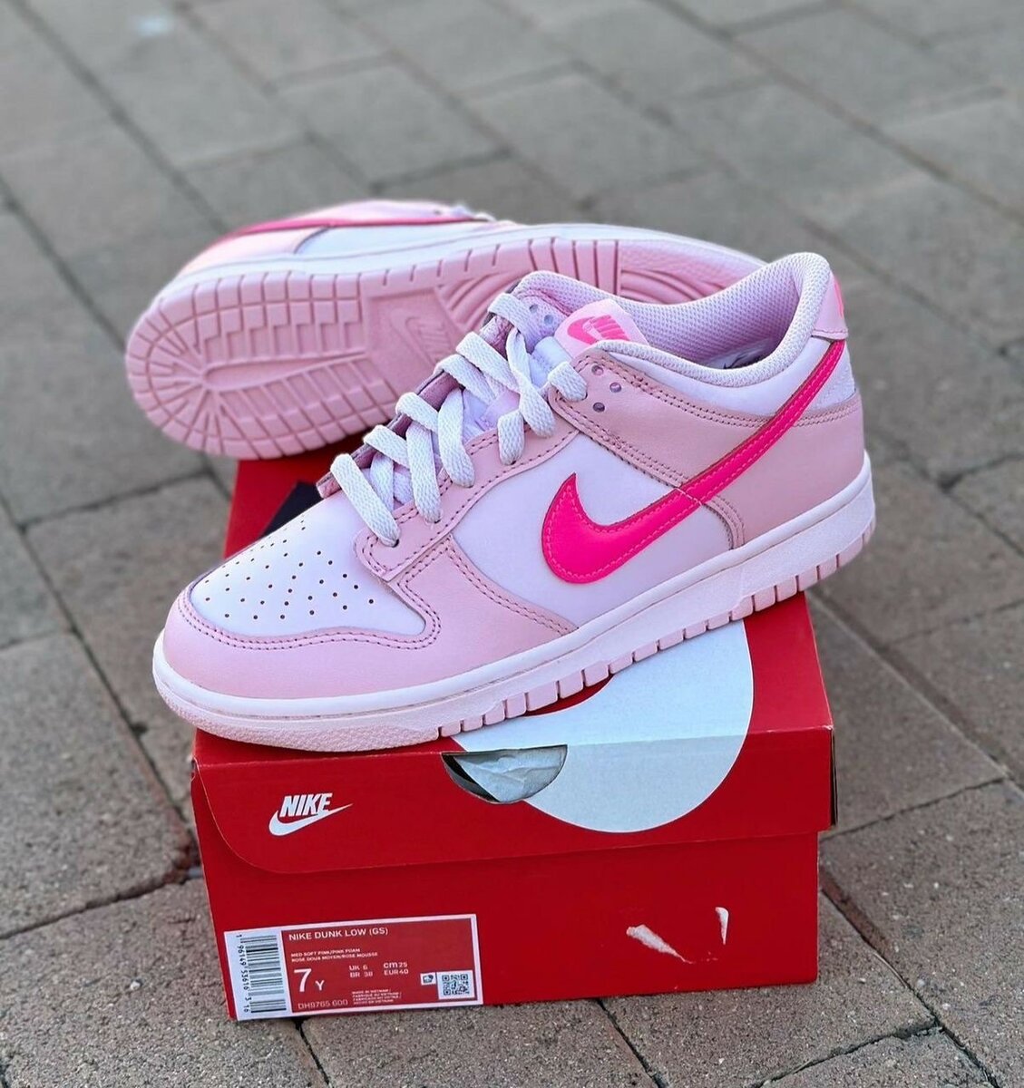 NIKE SB PINK