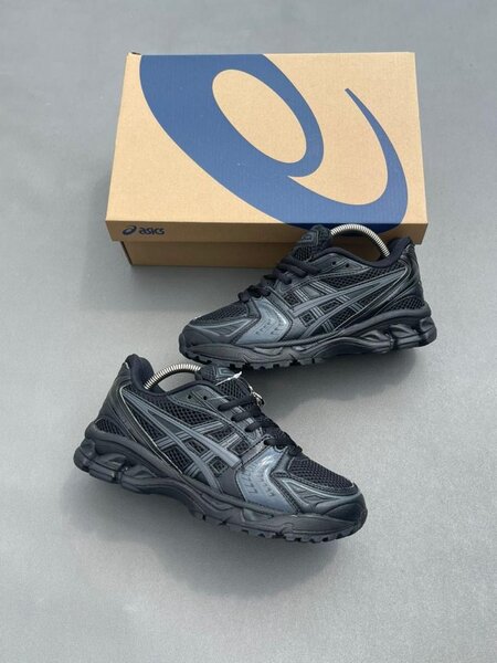 Chaussures de sport Asics modernes