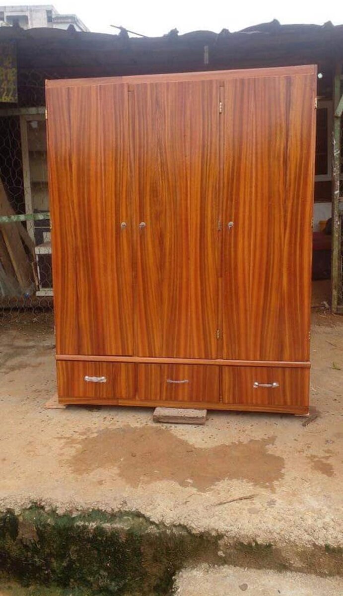 Armoire en bois élégante