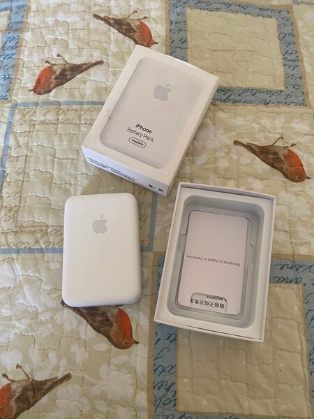 iPhone MagSafe Battery Pack