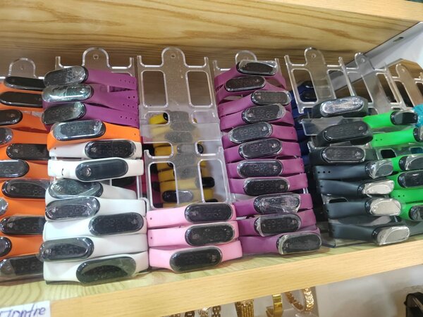 Montres connectées colorées