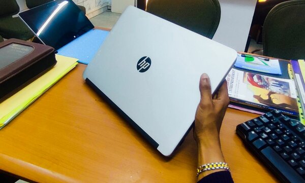 Ordinateur portable HP moderne