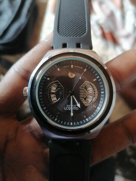 Montre Swatch élégante homme