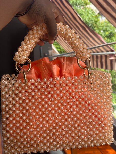 Sac à main perles élégant