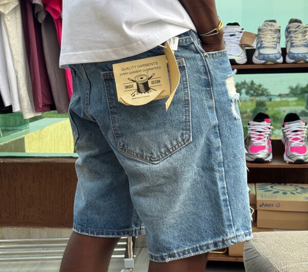 Shorts en jean déchiré homme
