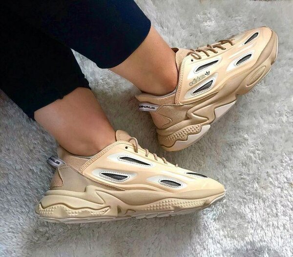 Adidas tendance beige