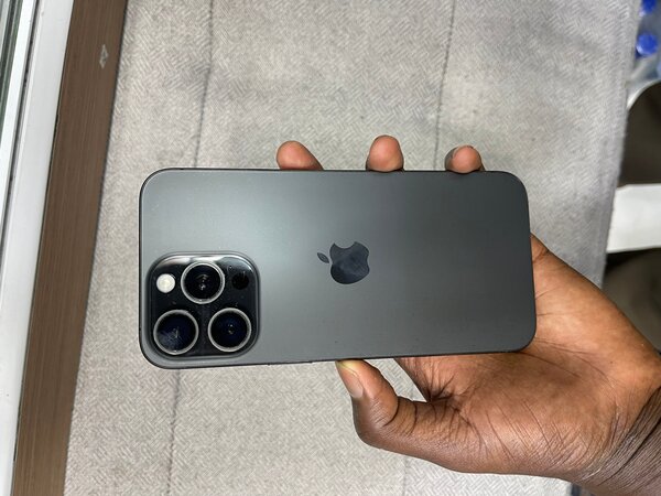 iPhone 15 Pro Max Graphite