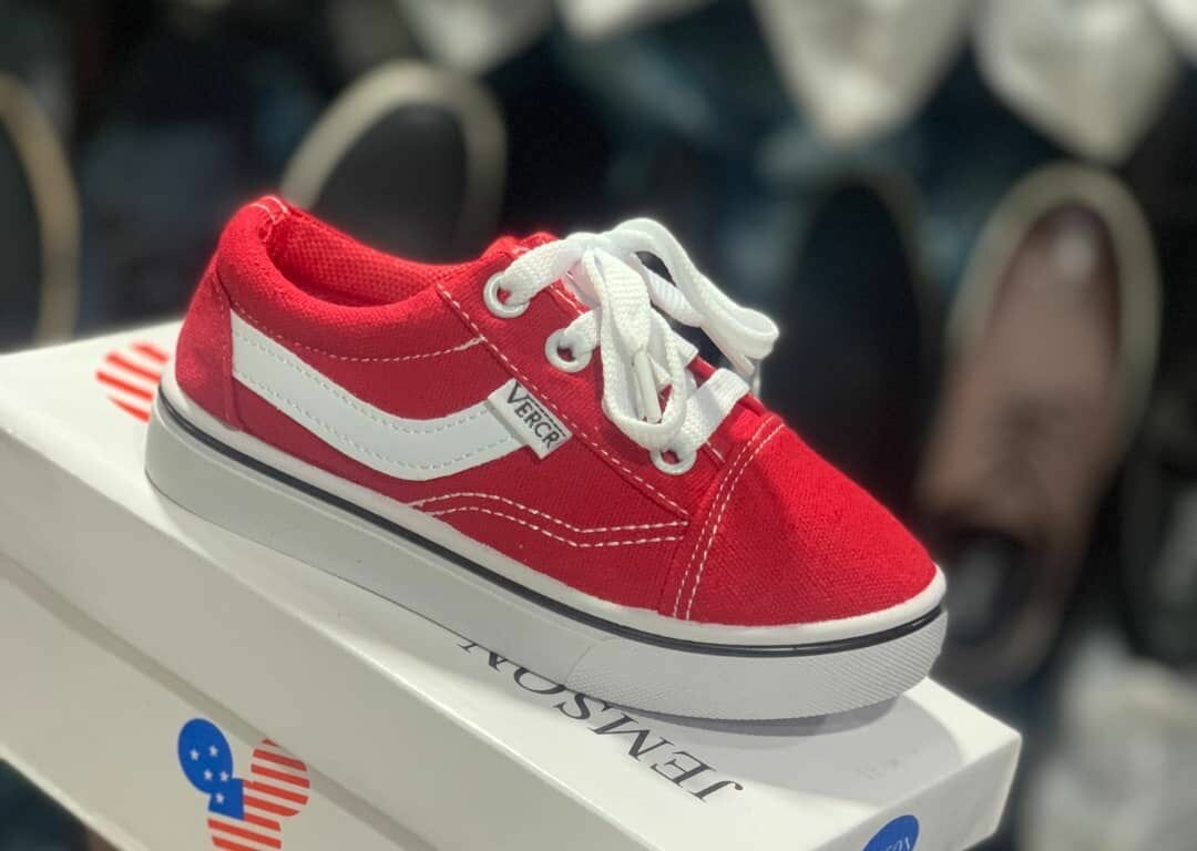 Baskets enfant colorées