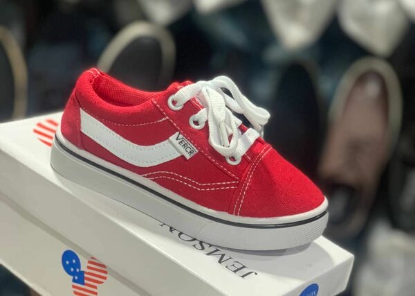 Baskets enfant colorées