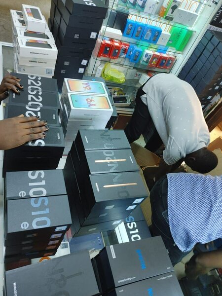 GALAXY S10e 128GB IN BOX