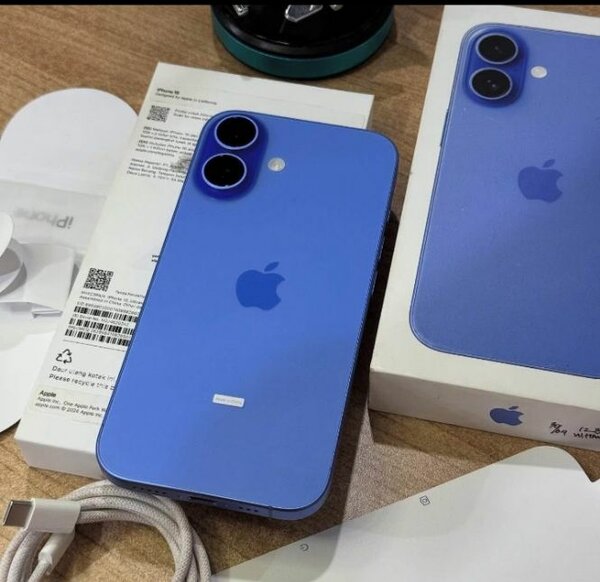 iPhone 16 bleu