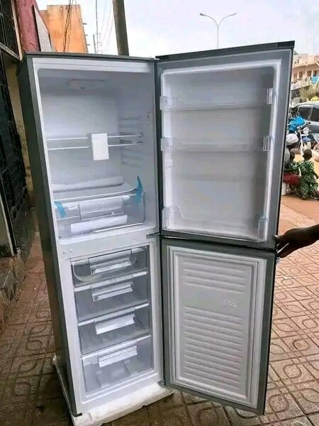 Réfrigérateur combiné moderne