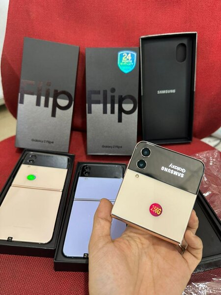 Galaxy Z Flip 4 5G 256gb in box 12 months warranty brand new