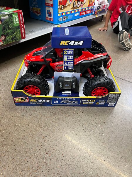 Voiture RC 4x4 tout-terrain