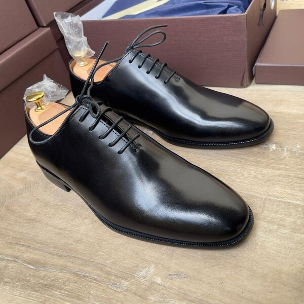 Chaussures habillées en cuir noir