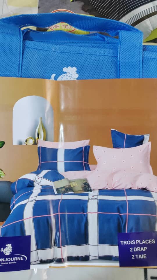 Ensemble de literie bleu motif à carreaux