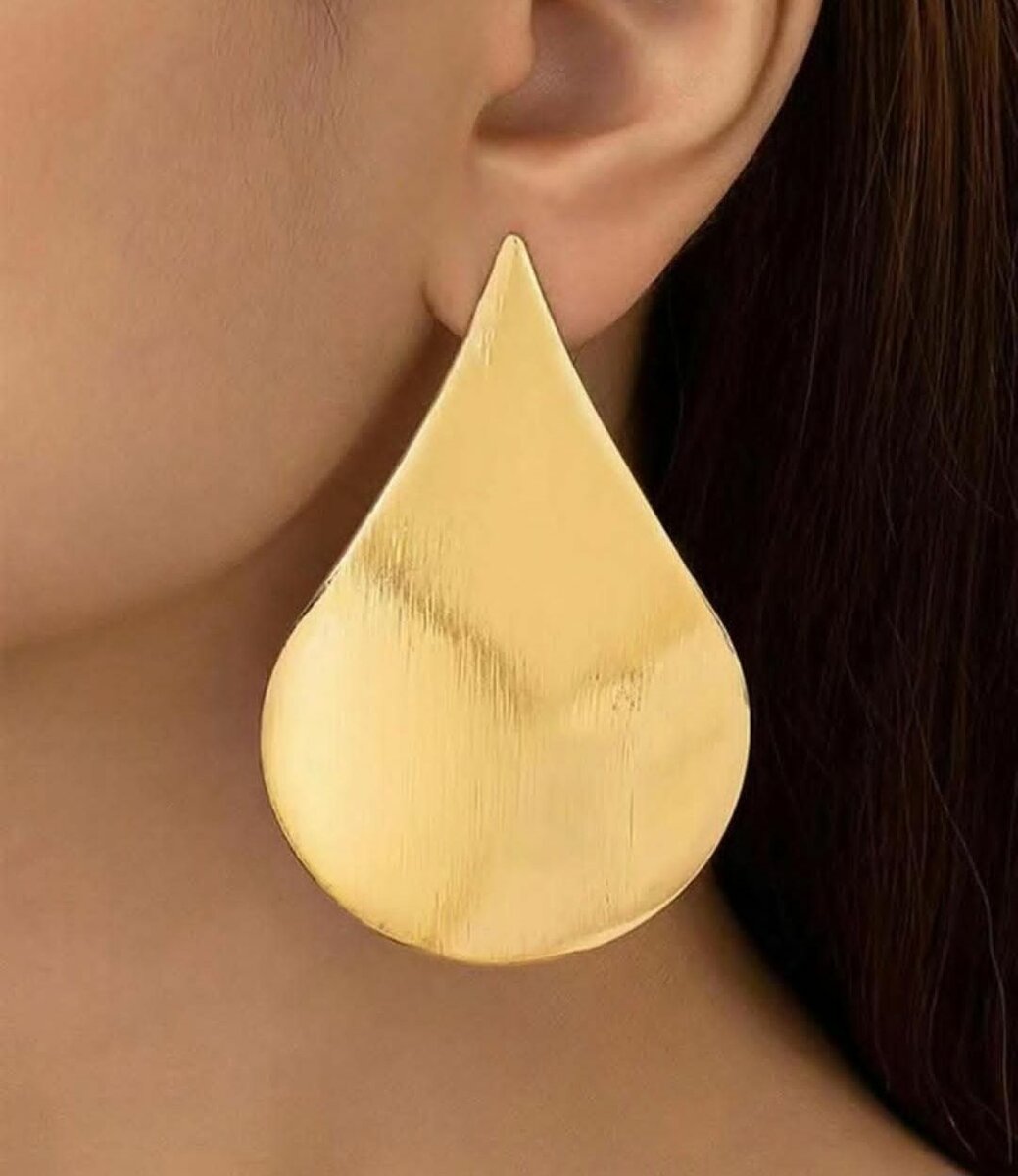 Statement earring