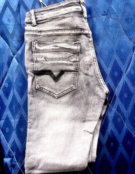 Jeans délavés homme modernes