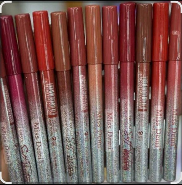 12 Crayons à lèvres Miss Demi